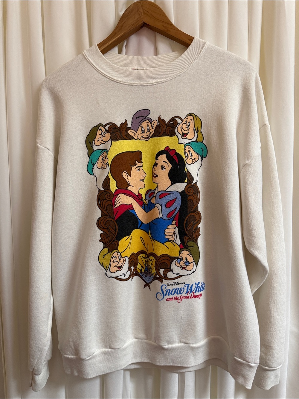 Vintage 1994  Snow White sweater XL